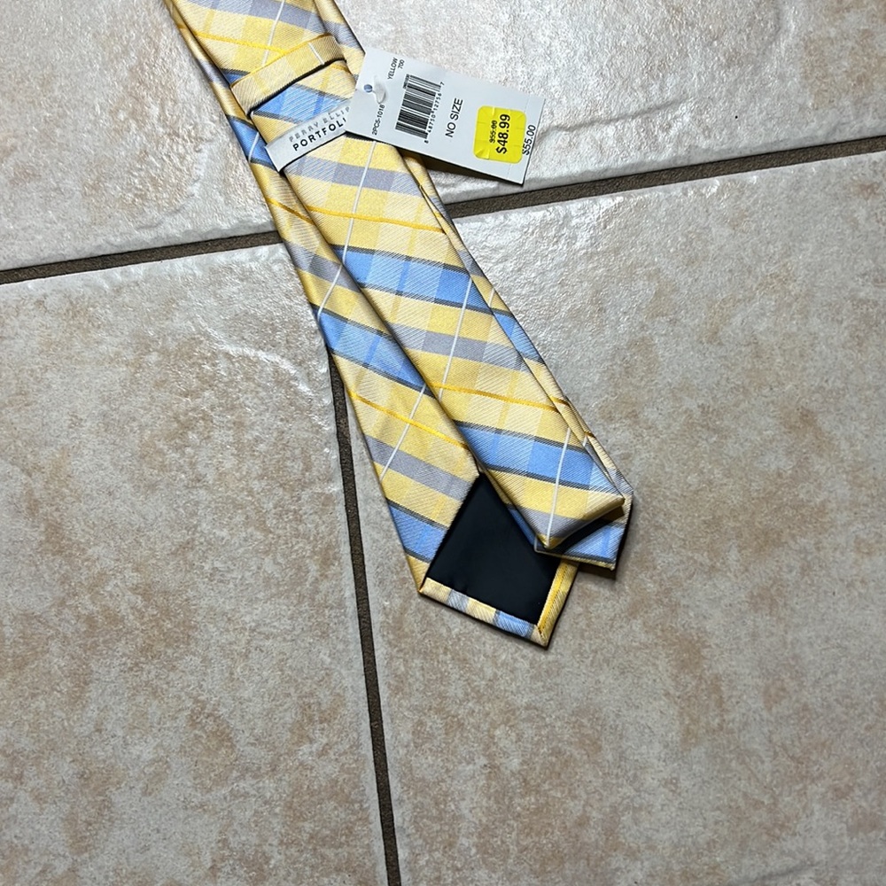 Perry Ellis tie - Picture 3 of 3